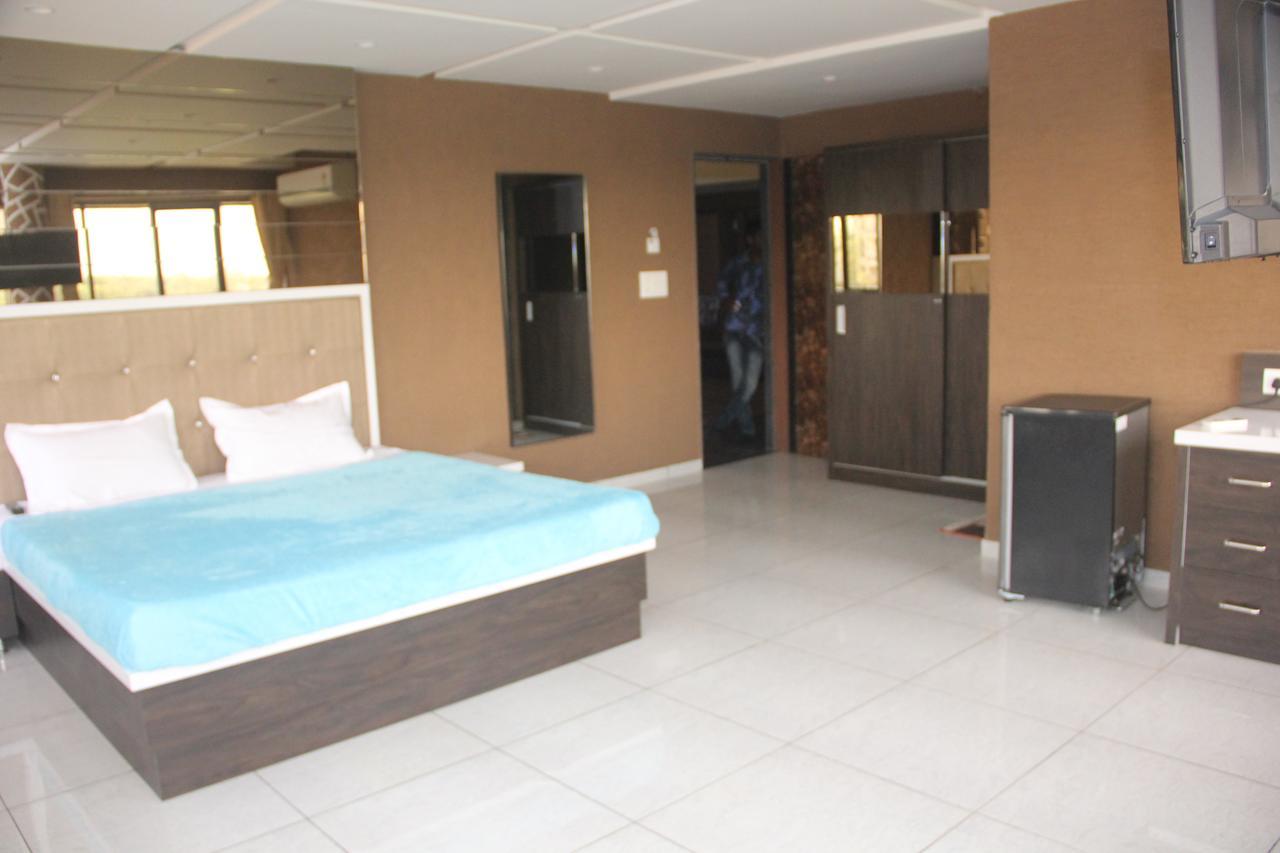 Dev Motel And Banquet Nadiād Buitenkant foto