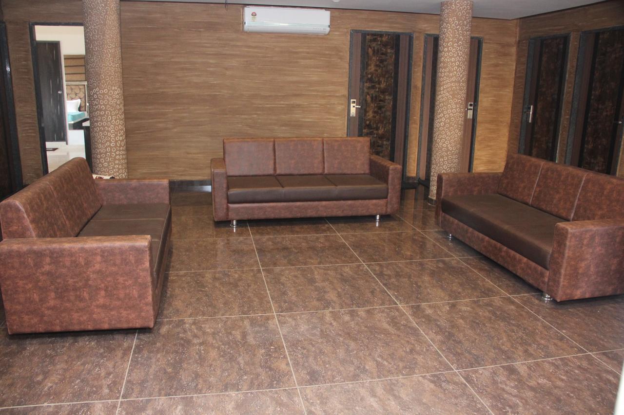 Dev Motel And Banquet Nadiād Buitenkant foto