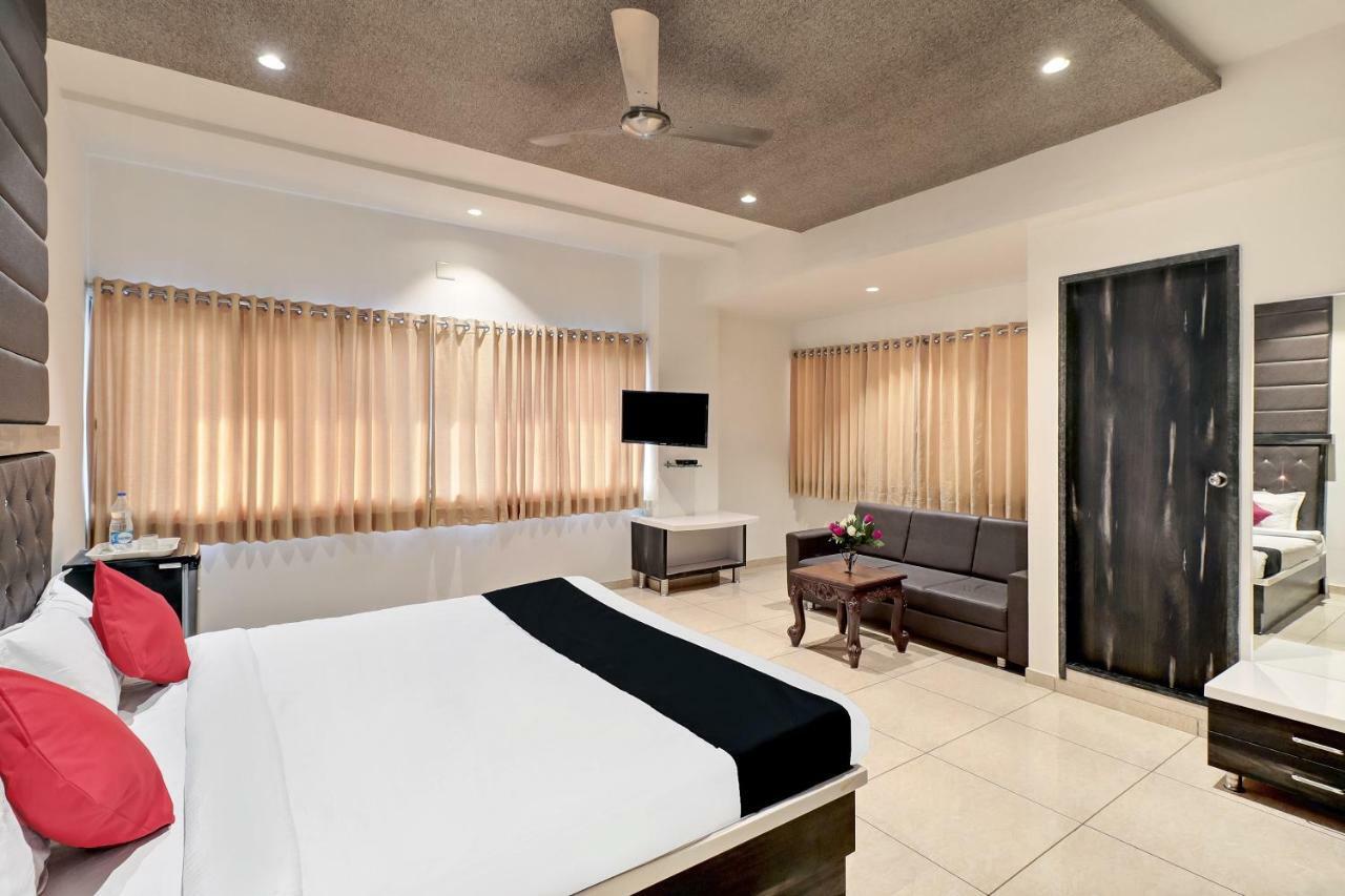 Dev Motel And Banquet Nadiād Buitenkant foto